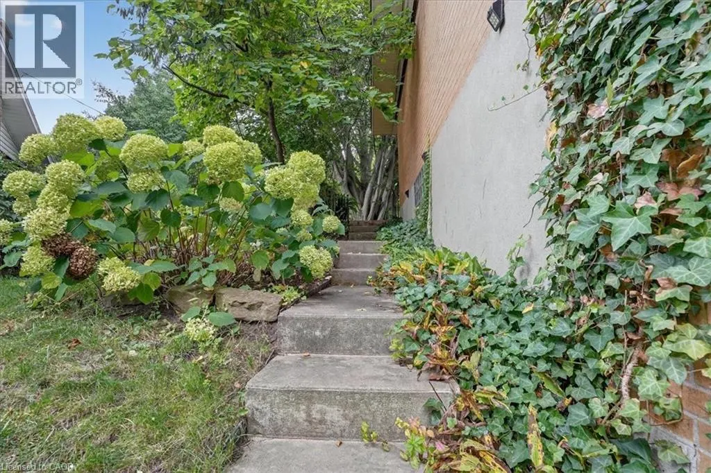 12 GLENDALE Place