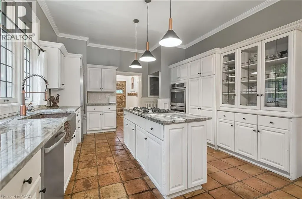 122 DUFFERIN Avenue