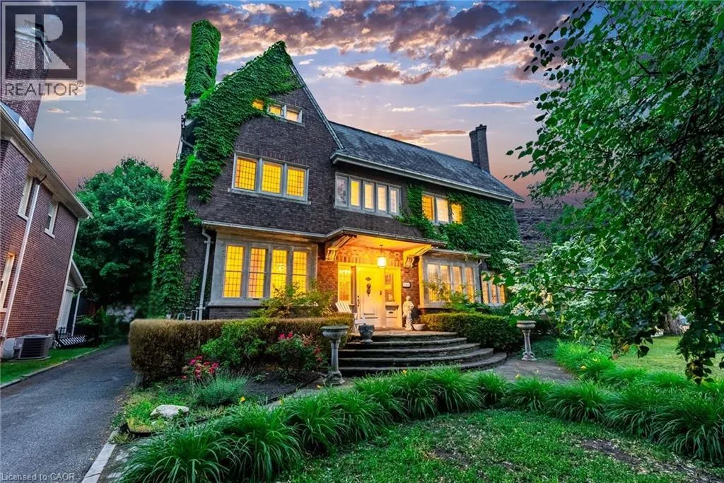 122 DUFFERIN Avenue