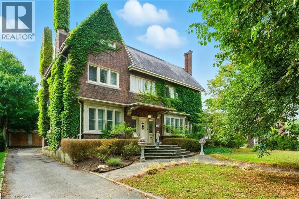122 DUFFERIN Avenue