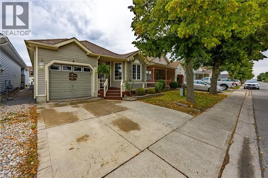 4 WALSINGHAM Drive