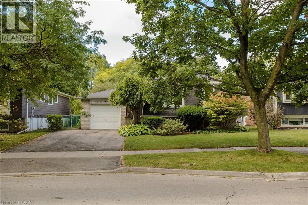 702 FRANCIS Road