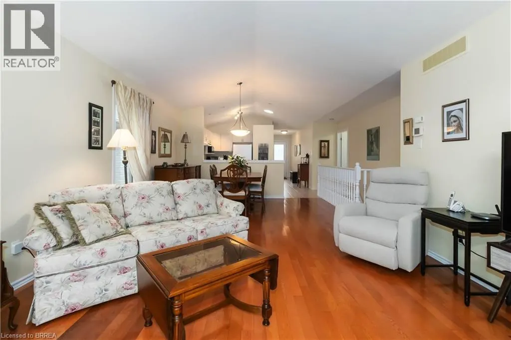 54 GLENWOOD Drive Unit# 15, #15