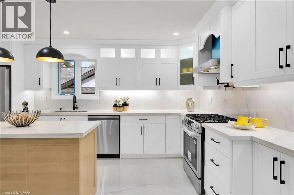 121 APPLEFORD Road
