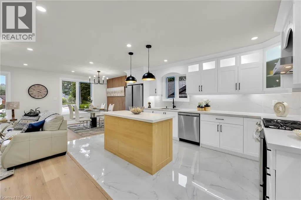 121 APPLEFORD Road