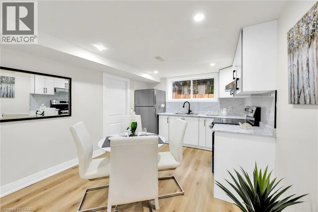 121 APPLEFORD Road