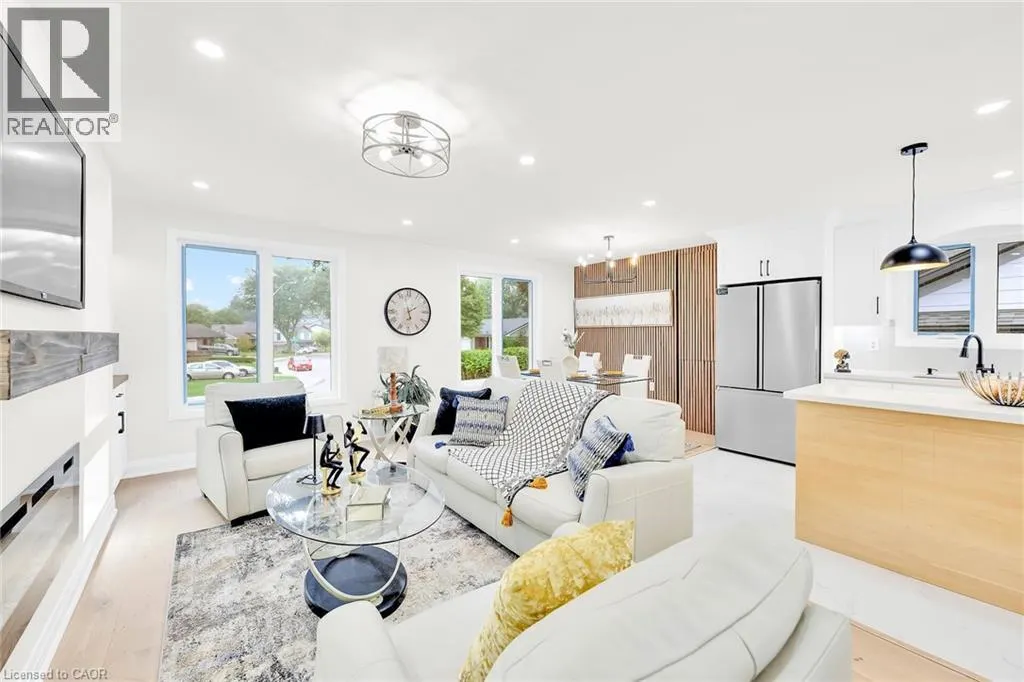 121 APPLEFORD Road