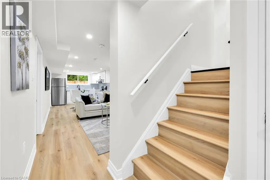 121 APPLEFORD Road