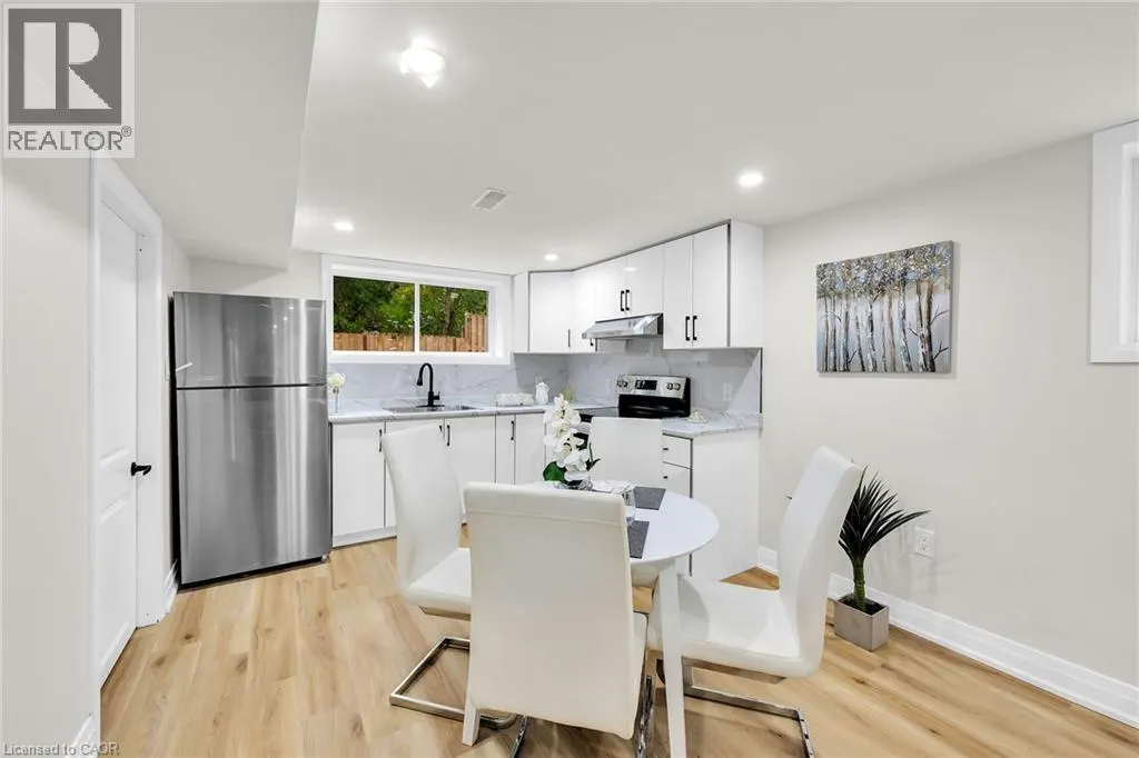 121 APPLEFORD Road