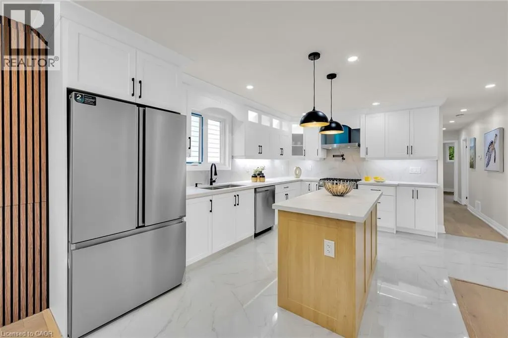 121 APPLEFORD Road