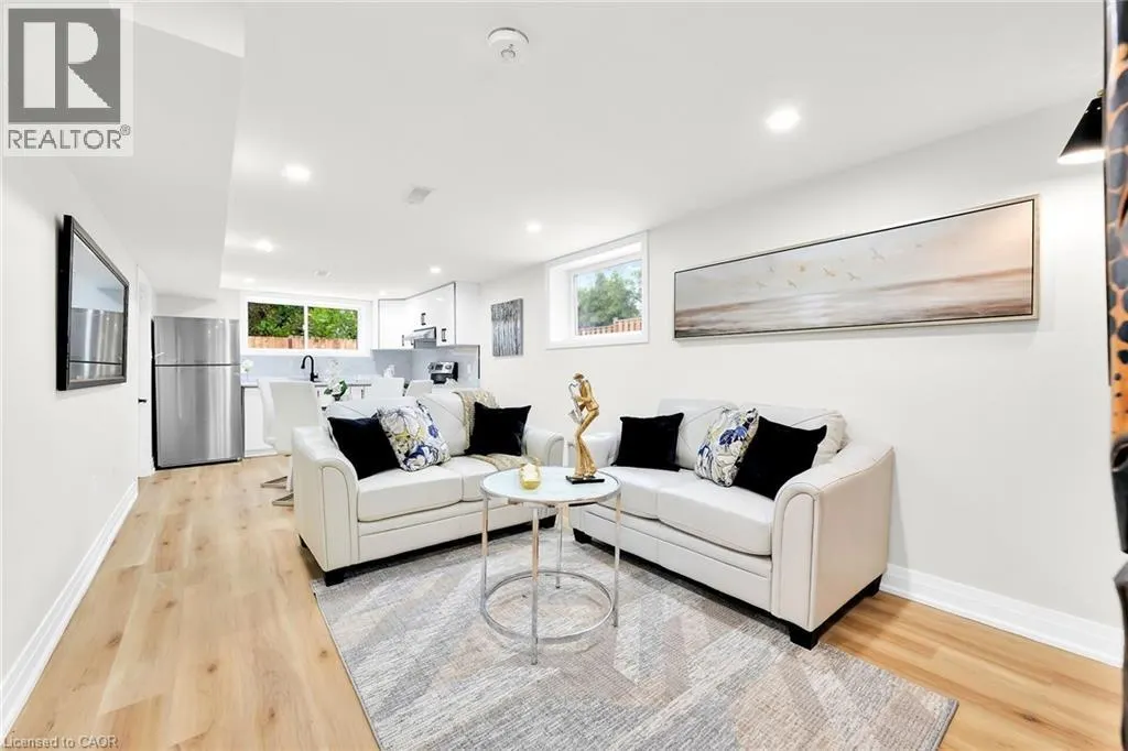 121 APPLEFORD Road