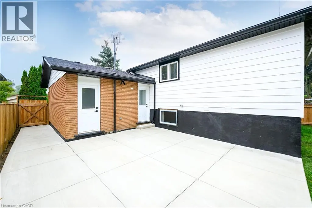 121 APPLEFORD Road