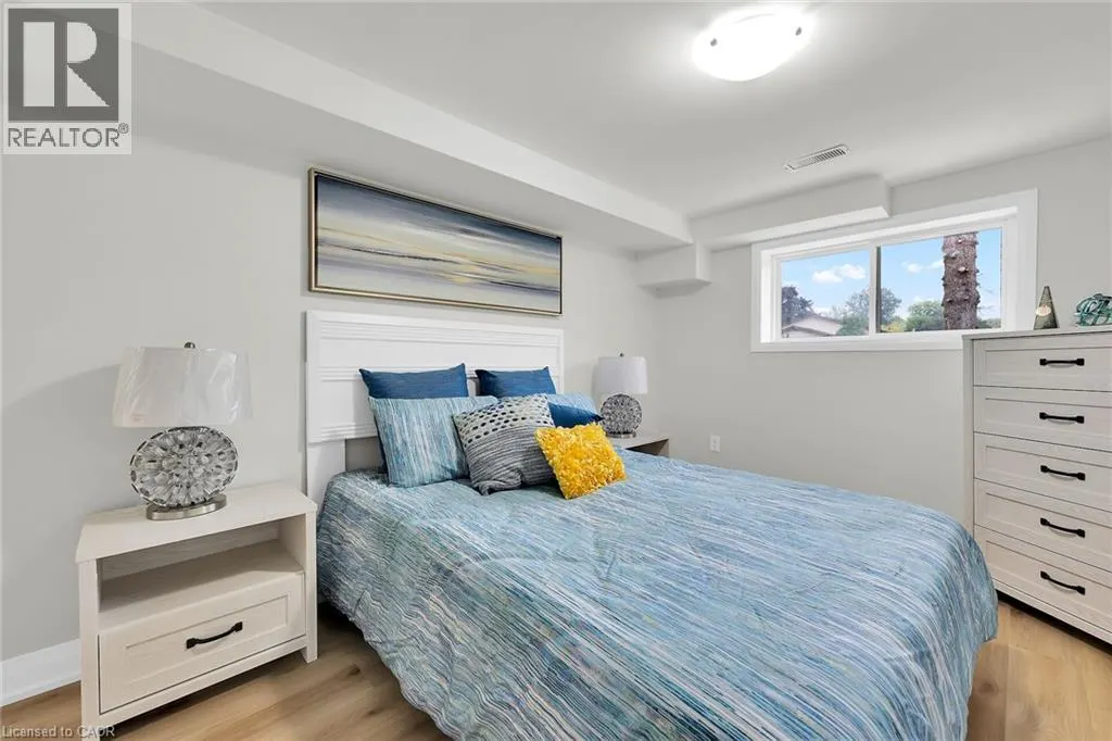 121 APPLEFORD Road