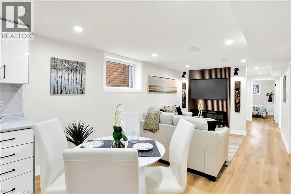 121 APPLEFORD Road