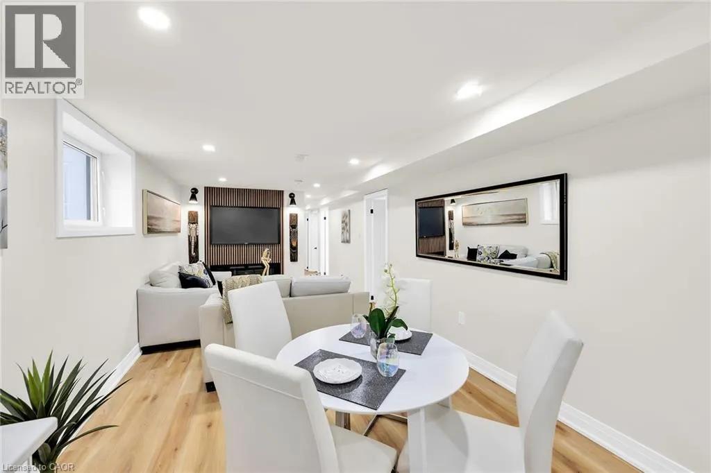 121 APPLEFORD Road