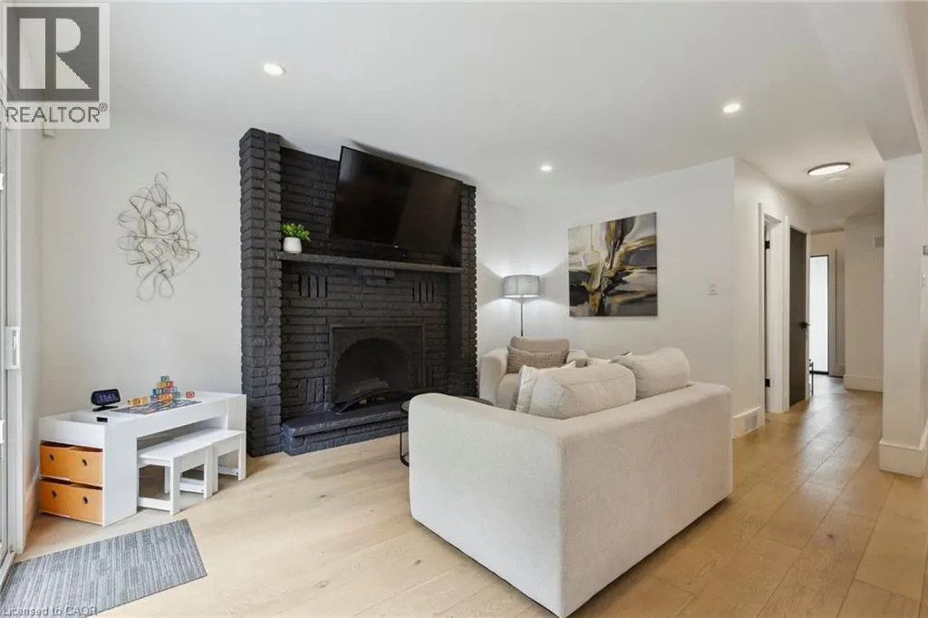 77 IMPERIAL Road N