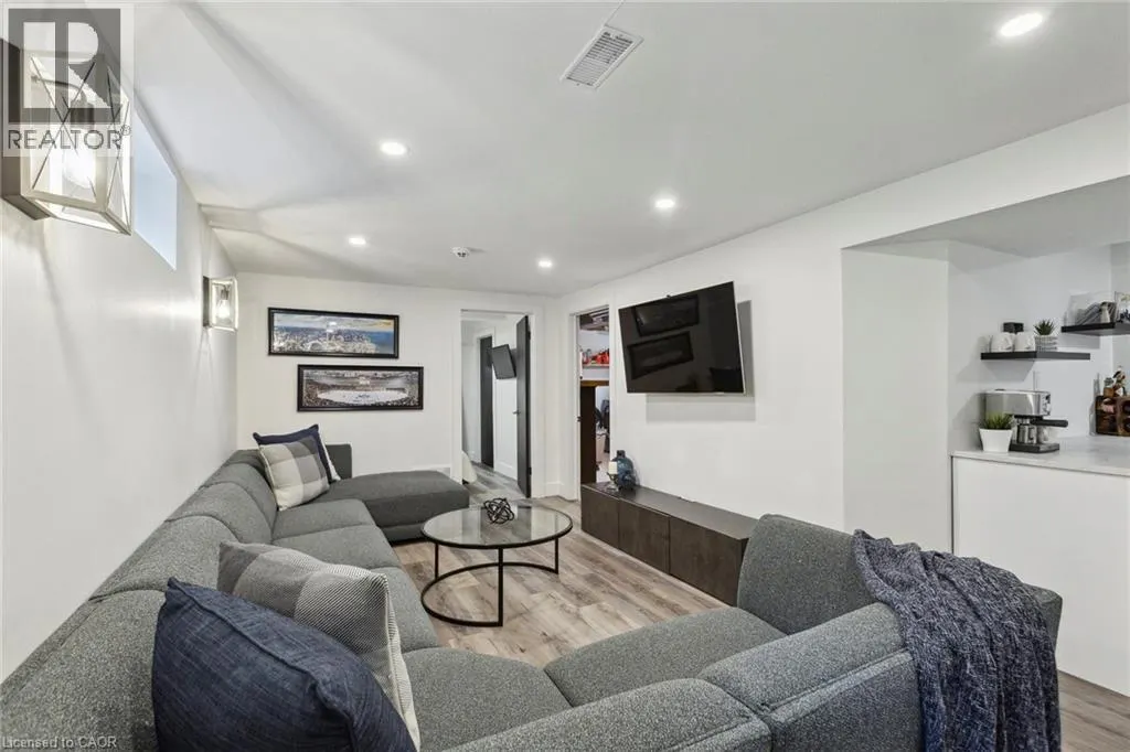 77 IMPERIAL Road N
