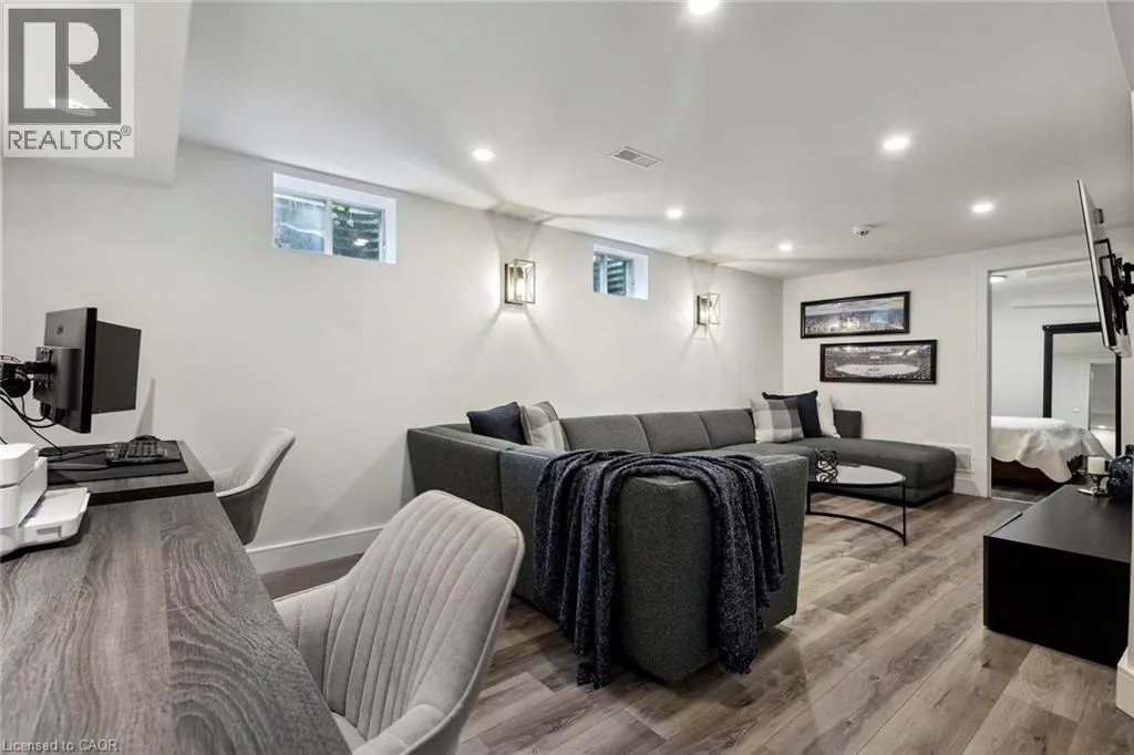 77 IMPERIAL Road N