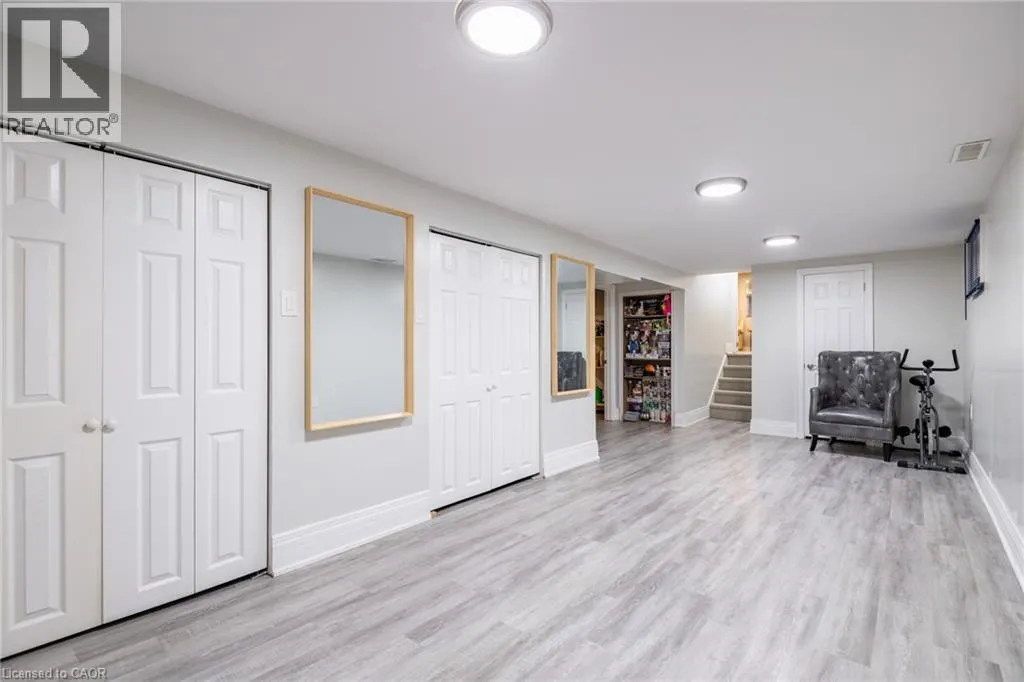 5 TWINOAKS Crescent