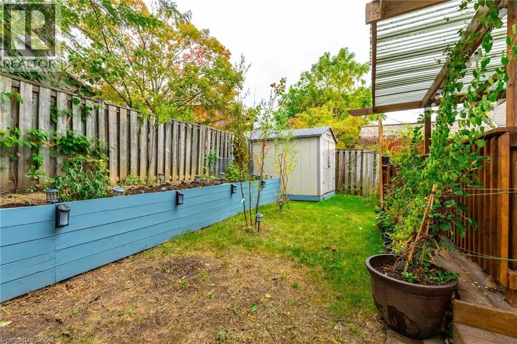5 TWINOAKS Crescent