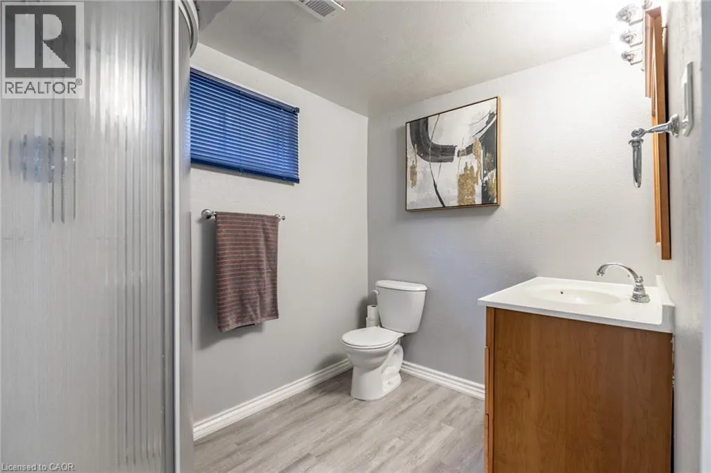 5 TWINOAKS Crescent
