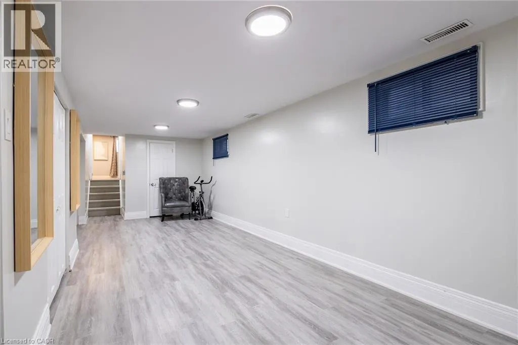 5 TWINOAKS Crescent