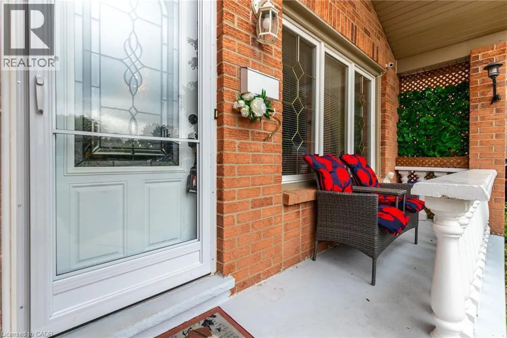 5 TWINOAKS Crescent
