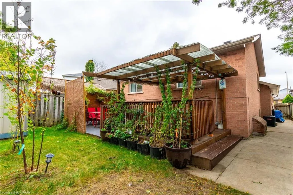 5 TWINOAKS Crescent