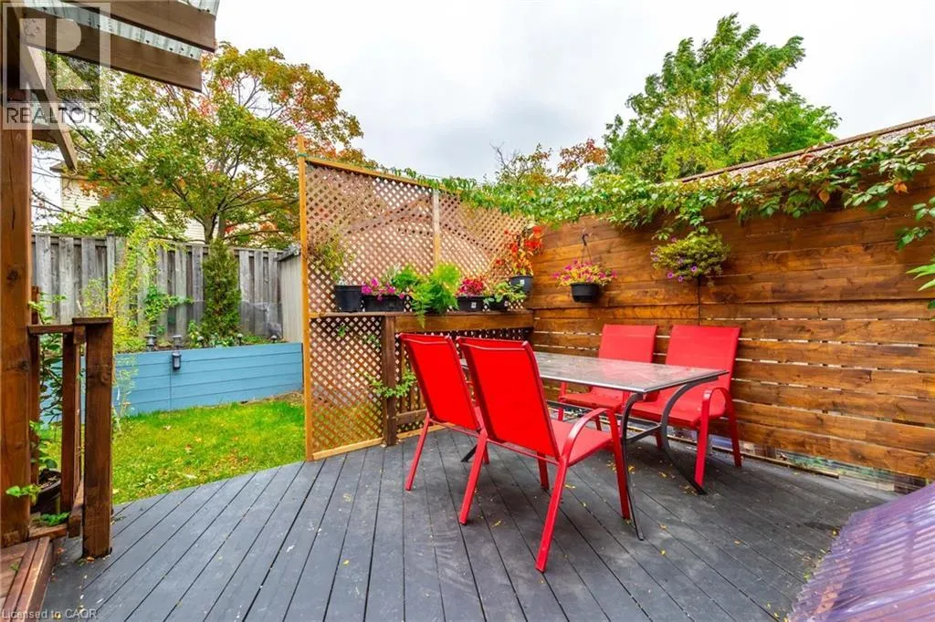 5 TWINOAKS Crescent