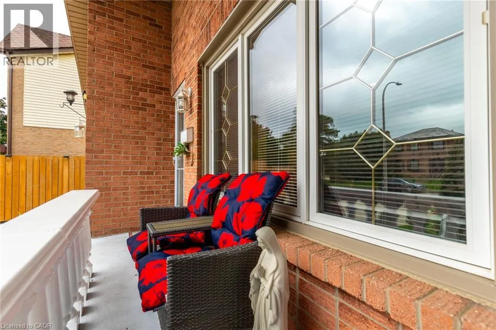 5 TWINOAKS Crescent