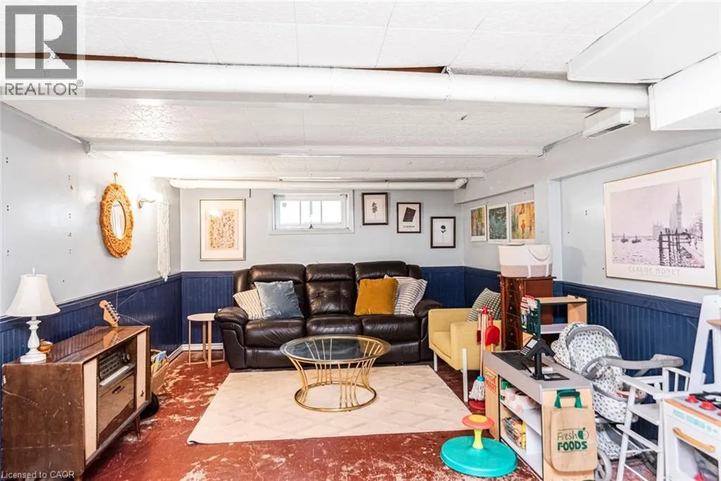 28 LONGFELLOW Avenue