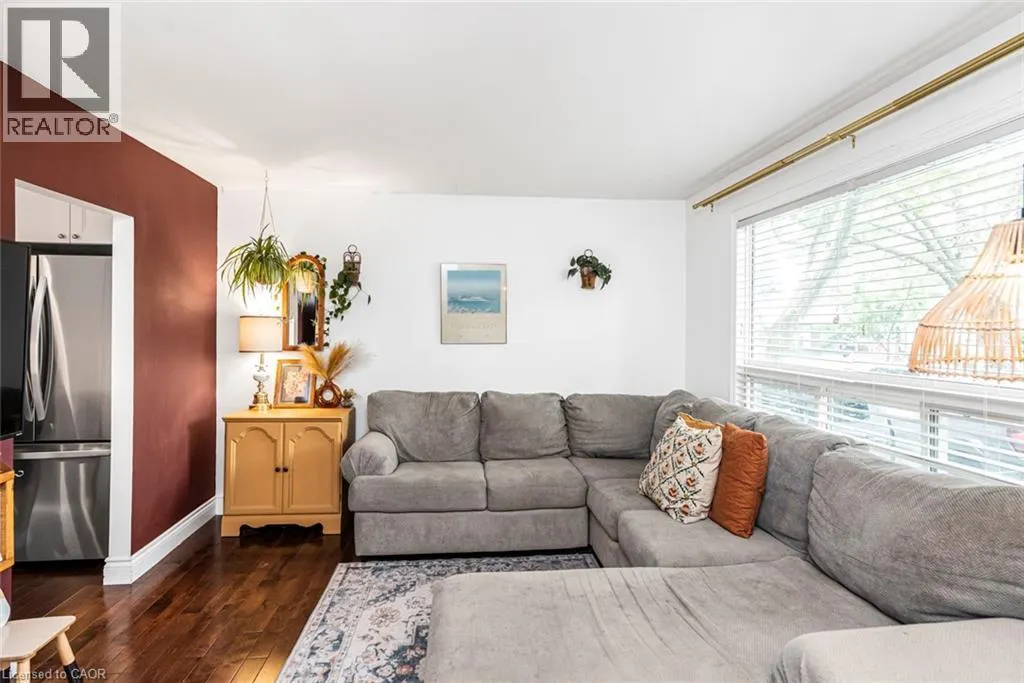 28 LONGFELLOW Avenue