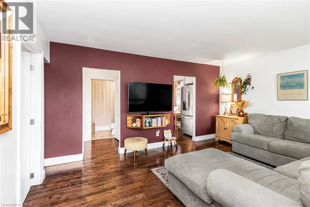 28 LONGFELLOW Avenue