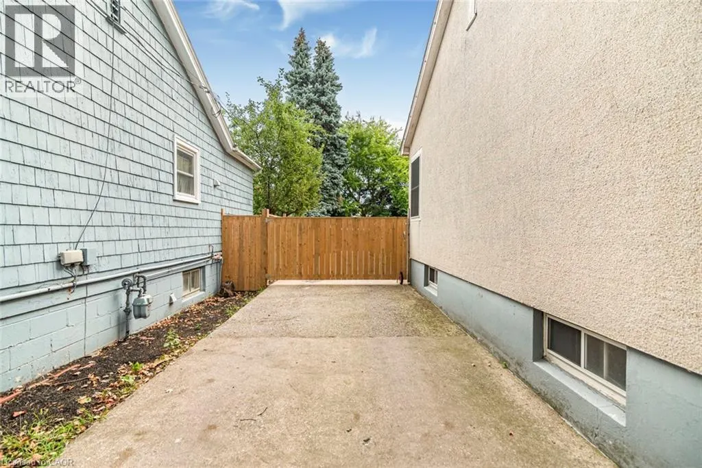 28 LONGFELLOW Avenue