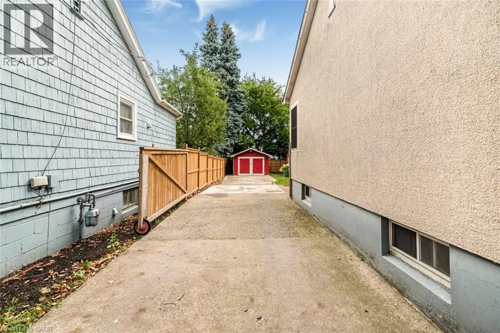 28 LONGFELLOW Avenue