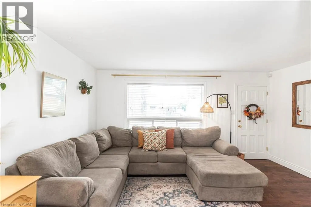 28 LONGFELLOW Avenue