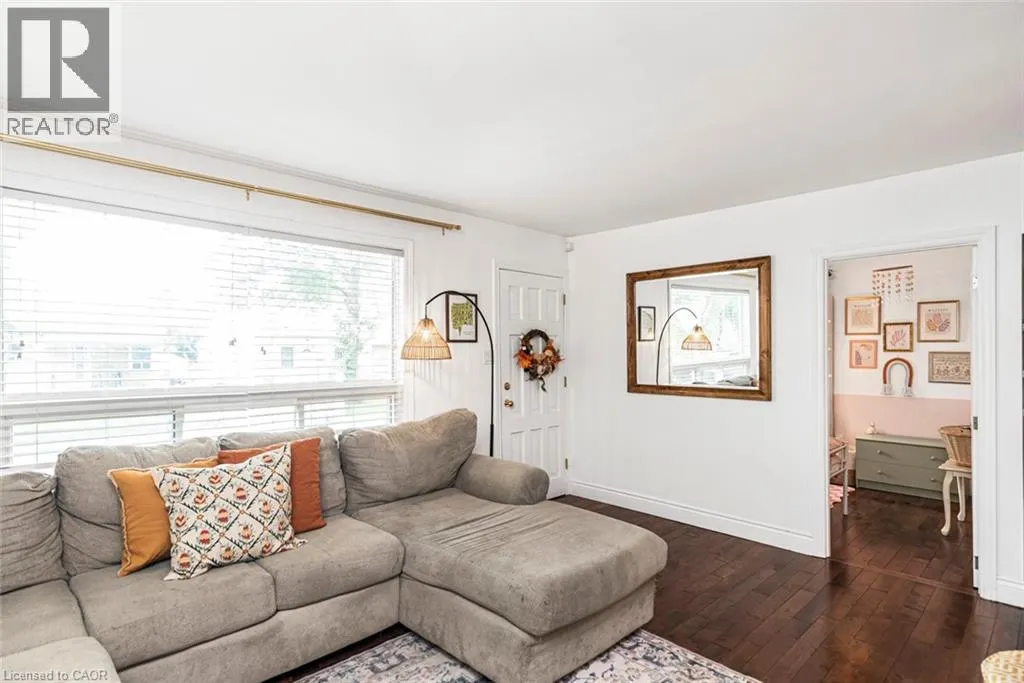 28 LONGFELLOW Avenue