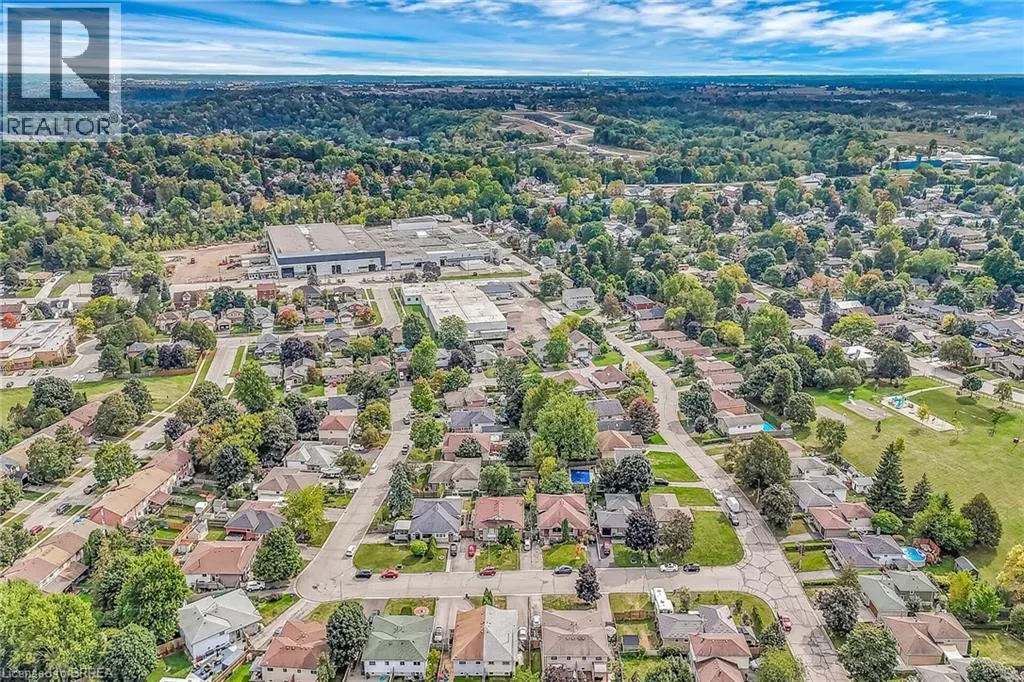 8 MAPLE Crescent