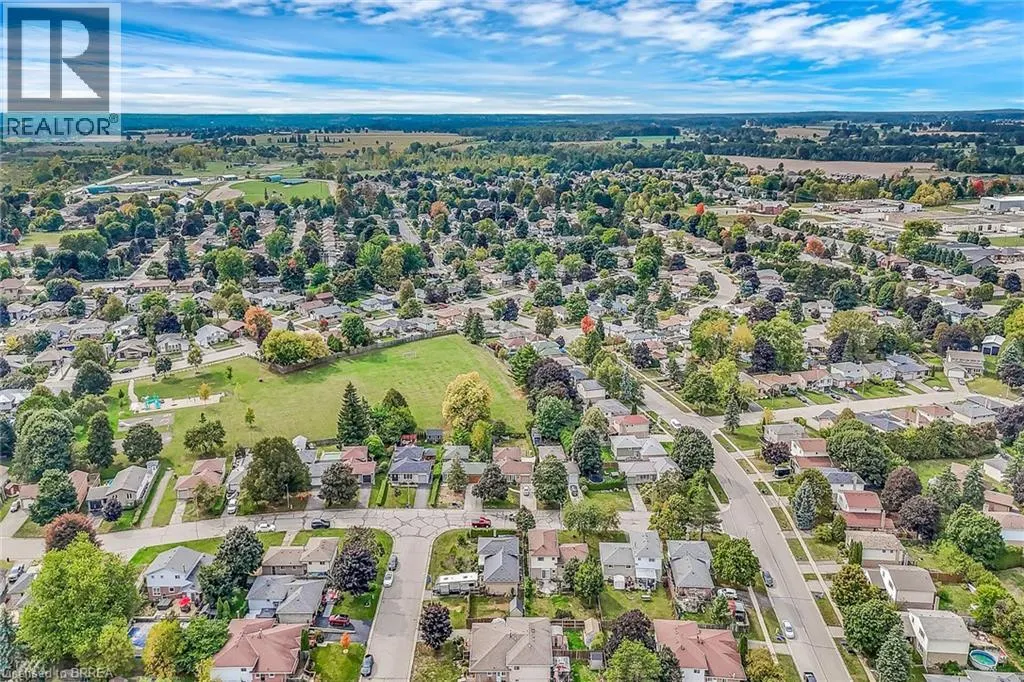 8 MAPLE Crescent