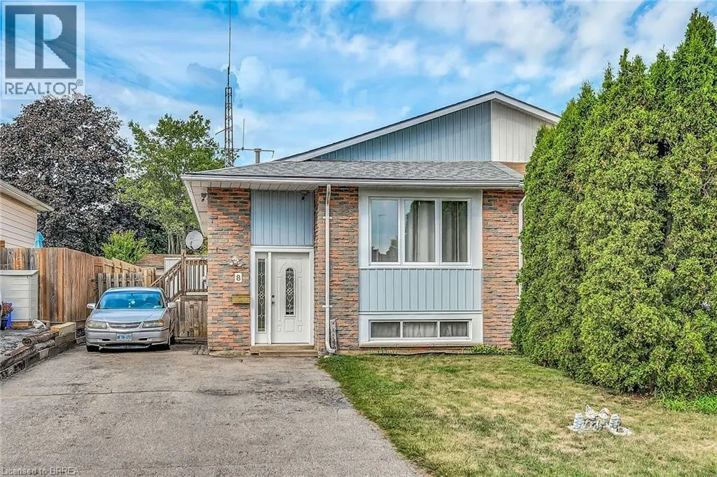 8 MAPLE Crescent