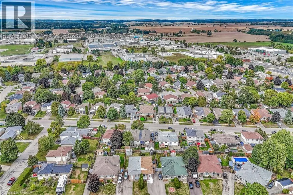 8 MAPLE Crescent
