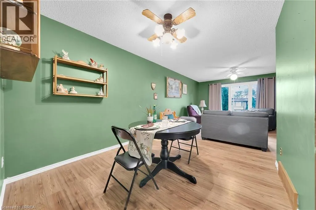 8 MAPLE Crescent