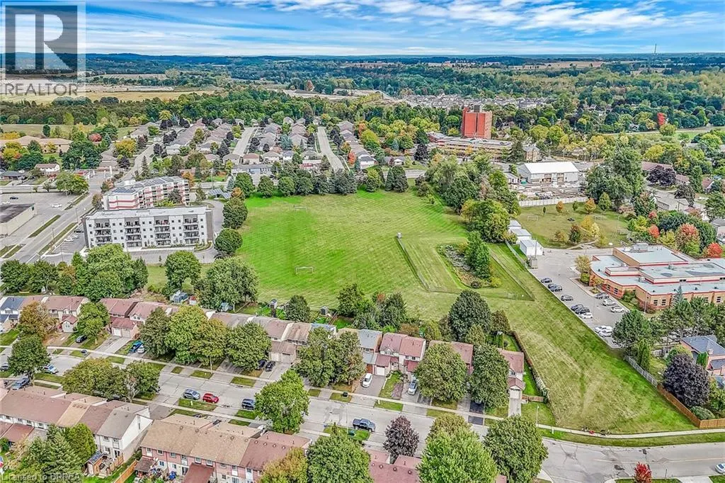 8 MAPLE Crescent