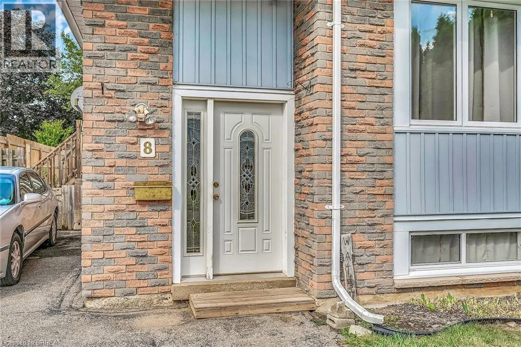 8 MAPLE Crescent