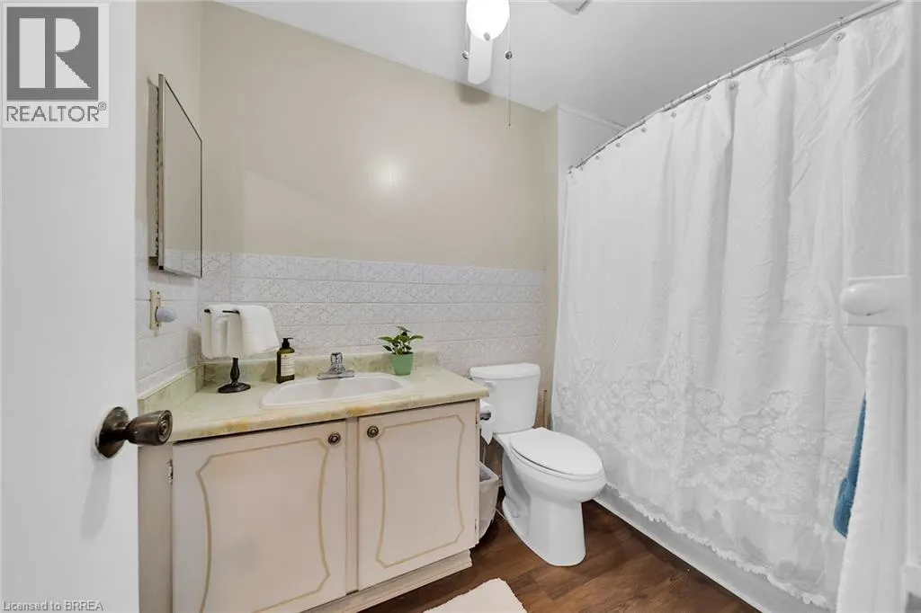 8 MAPLE Crescent