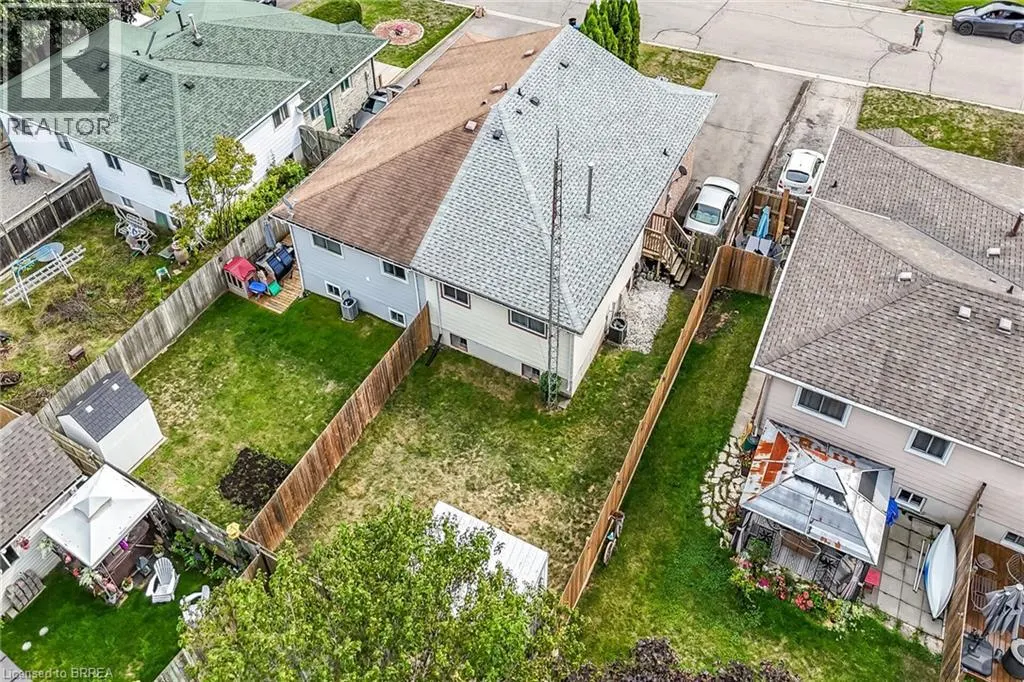8 MAPLE Crescent