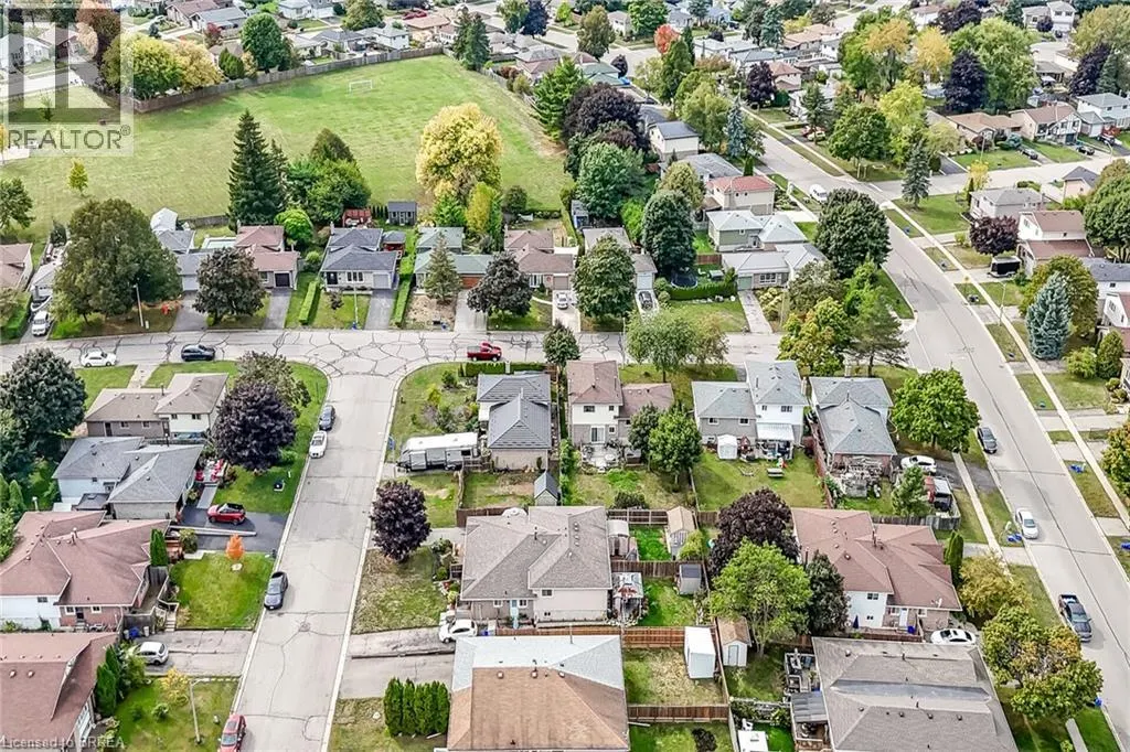 8 MAPLE Crescent