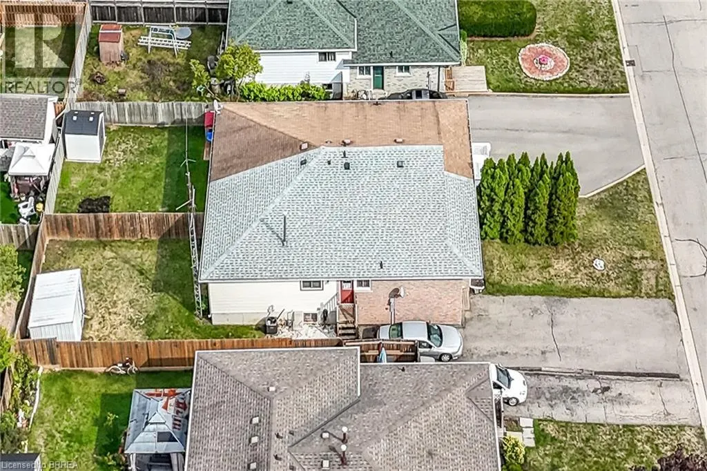 8 MAPLE Crescent