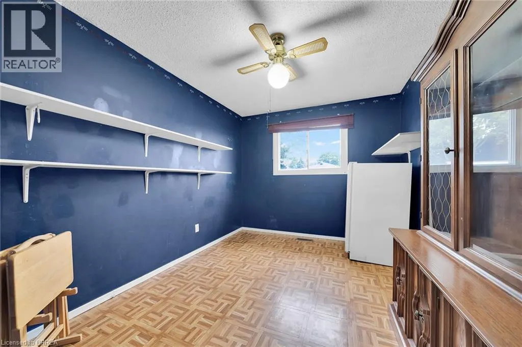 8 MAPLE Crescent