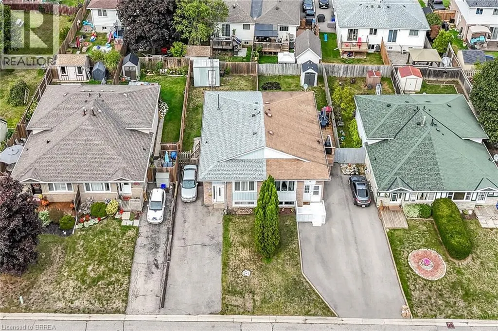 8 MAPLE Crescent